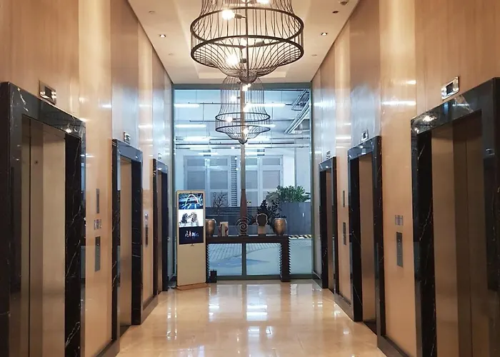 1br At One Uptown In Bgc Манила